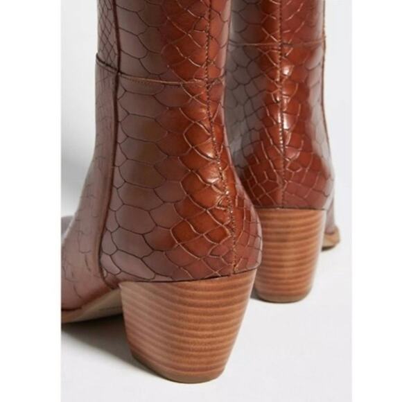 Anthro Matisse Bruna Embossed Croc Block Heel Knee High Zip Leather Boot Size 6M - Picture 2 of 11